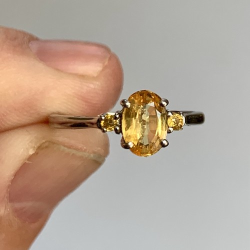 9ct White Gold Yellow Sapphire Ring Size K 5.25 Oval 9K 375 Boxed - Picture 14 of 16
