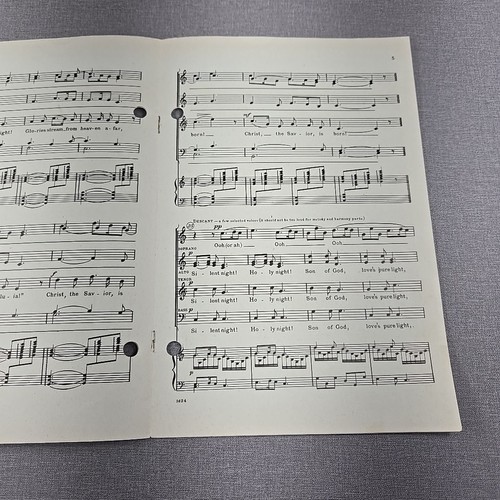 Silent Night Hall & McCreary Choral Octavos 1945 + libro musicale natalizio parziale - Foto 5 di 20