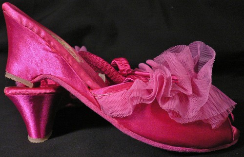 BELLE+CINDERELLA+AURORA~Jewel~Satin~SLIPPERS~9/10~NEW~Disney Store - Picture 2 of 6