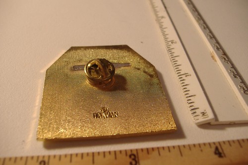 ~NEW ORLEANS~1977~AMERICAN BOWL GAME~FLORIDA 35R~ LIONS PIN~ - Picture 2 of 2