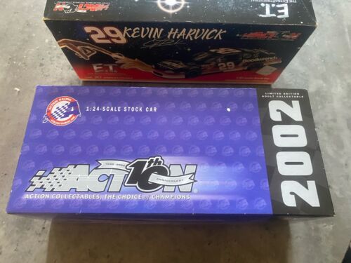 KEVIN HARVICK 1:24 ACTION 2002 #29 GM GOODWRENCH E.T. 20TH ANNIVERSARY - Picture 5 of 9