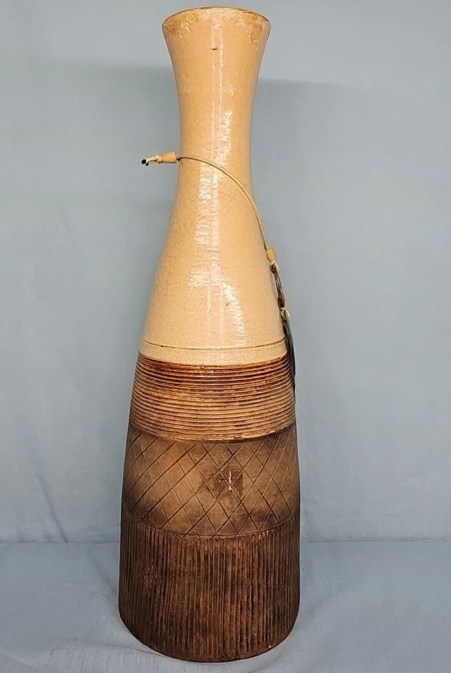 Jarrón de piedra de piso con escamas de mar Ombre Boho IMAX 19,75""H marrón y beige Foto 2 de 4