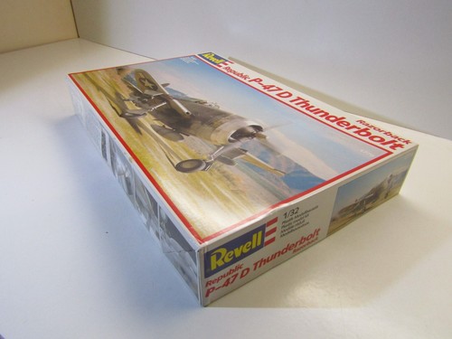 Revell 1:32 Scale Republic P-47D Thunderbolt Razorback model kit # 4779 - Foto 2 di 12
