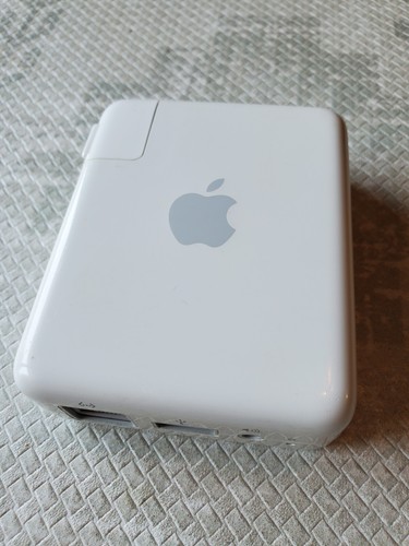 Apple Airport Express Wireless Base Station (A1084)  54 Mbps 802.11 G Router - Picture 1 of 11