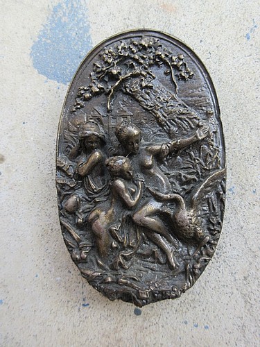 VINTAGE 1974 BERGAMOTTE BRASS WORKS NUDE WOMEN IN GARDEN MESSING GÜRTELSCHNALLE NEU - Bild 1 von 2