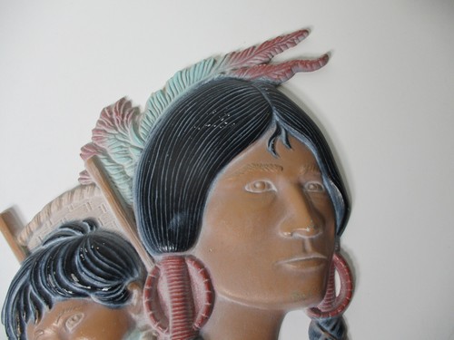 VINTAGE SEXTON METAL WALL PLAQUE AMERICAN INDIAN WOMAN MAN PAPOOSE BABY - Picture 2 of 11
