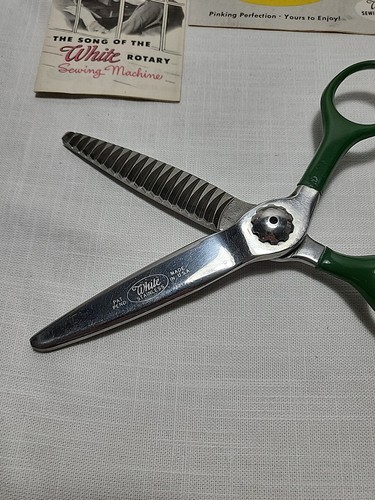 Vntg White Pinking Shears Sewing Fabric Crafting Scissors USA With Box & Inserts - Picture 7 of 13
