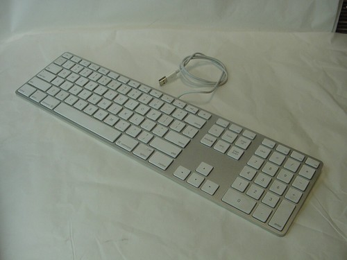 GENUINE APPLE KEYBOARD A1243 THIN ALUMINUM MAC STANDARD WITH NUMERIC KEYPAD