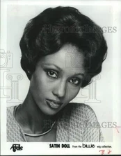 1979 Press Photo Model wearing Satin Doll wig from Billie wig collection