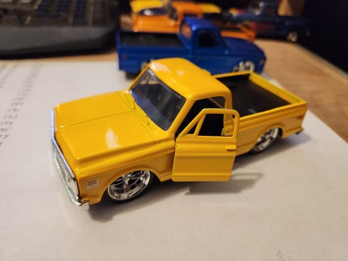 1/43-1/32 diecast cars/trucks variety CHEVROLET CHEVY corvette camaro HUMMER - Picture 38 of 76