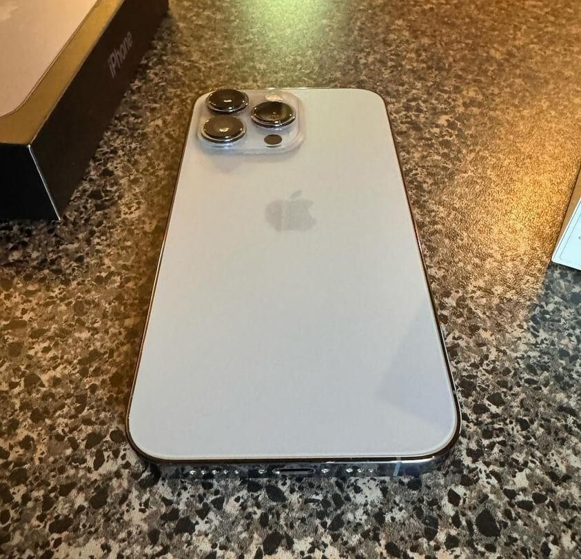 Apple iPhone 13 Pro 128gbシルバー 本体＋箱 Apple iPhone 13 Pro 128GB T-Mobile With Gen 1 Airpods