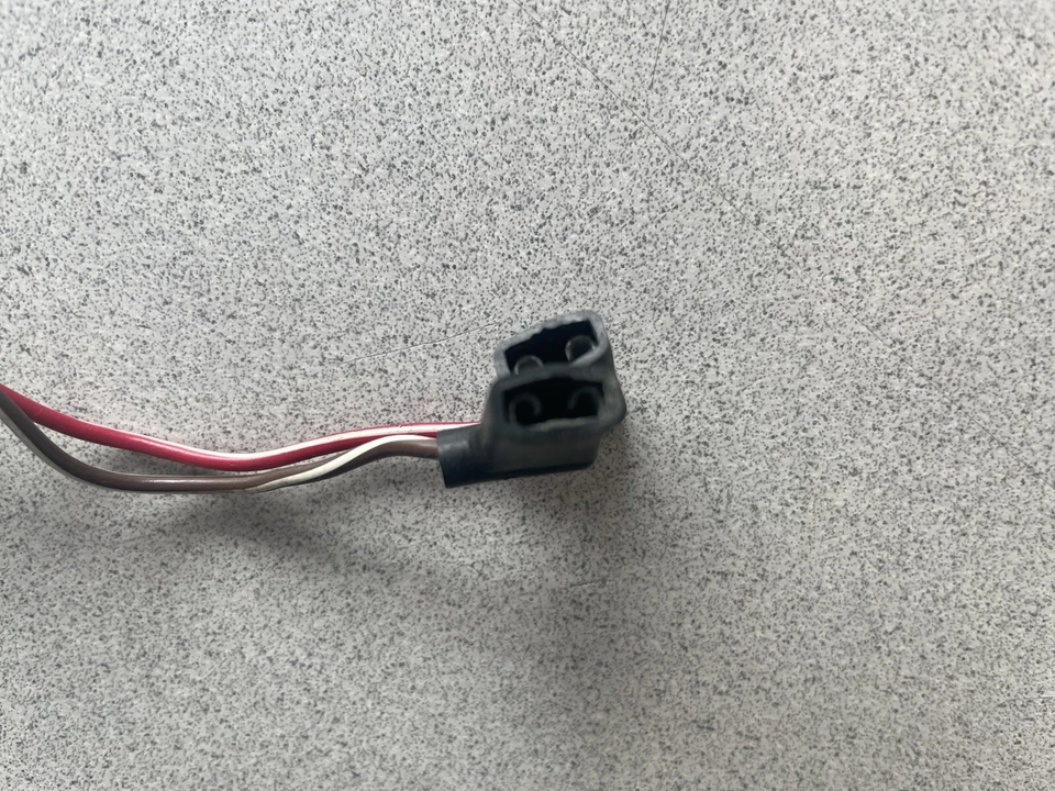 BMW Z3 ROADSTER E36/7 1996-2002 ~ enchufe luz maletero ~ 63311378089 Foto 2 de 3