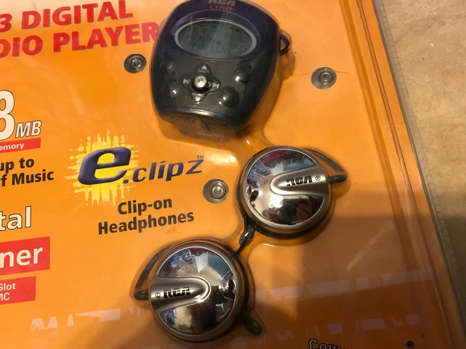 RCA LYRA MP3 Pro Digital Audio Player 128MB PC Mac USB RD1080 NEW factory sealed - Image 2 of 3