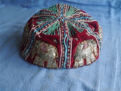 Genuine 1970's Vintage Sequin Cap Hat Embroidered Glass Beads Elephants - Picture 8 of 8