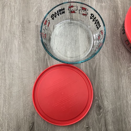 Lote de 2 contenedores redondos de vidrio Pyrex Hello Kitty con tapas rojos 6,25" x 3,5" - Imagen 10 de 19