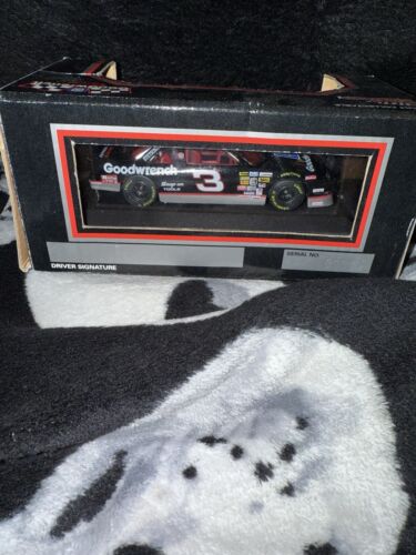 1994 Racing Champions Premiere Edition: Dale Earnhardt #3 Goodwrench - Picture 3 of 3