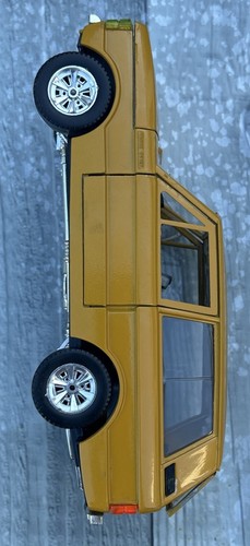 1:24 BBURAGO 1969-73 RANGE ROVER CLASSIC 3-DOOR DARK YELLOW HAT 104/MARTOYS 0104 - Picture 13 of 24