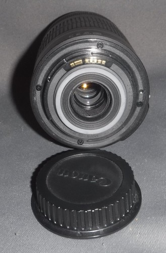 Canon EF-S 55-250mm f/4-5.6 IS Telephoto Zoom Lens - Picture 8 of 11