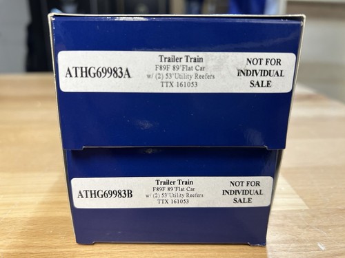 Athearn Genesis ATHG69983 HO F89F 89' Flat Cars w/ 53' Utility Reefers 2-Pack - Picture 3 of 3