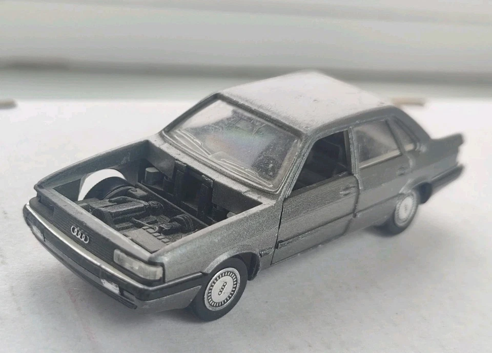 Coche retro vintage Audi 90 Quattro, modelo Schabak, Alemania, coche modelo pequeño Foto 3 de 4