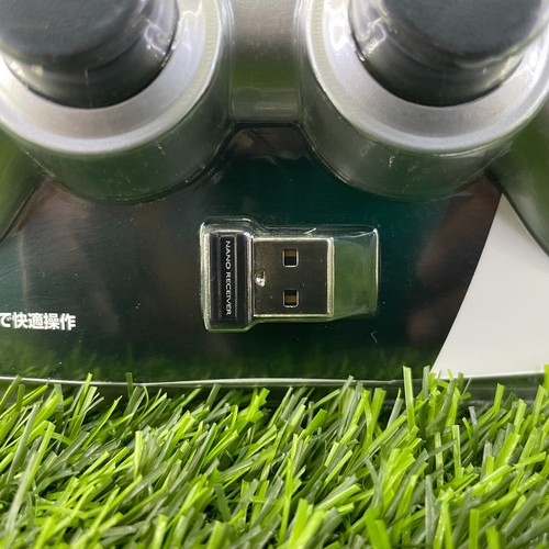 Logitech/Logicool F710 Silver Wireless Gamepad - Picture 5 of 8