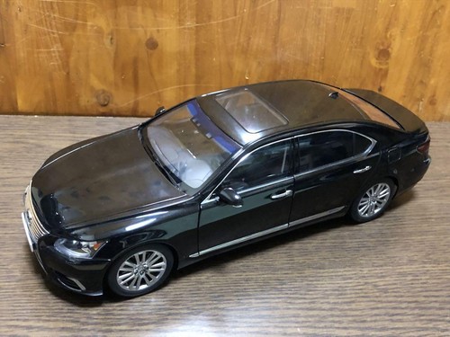 AUTOart 1/18 Lexus LS600hL Diecast Black Minicar - Picture 11 of 11