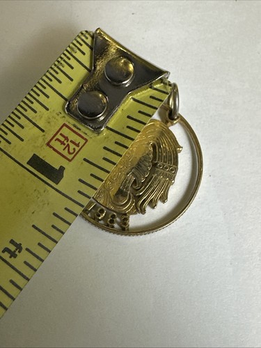 M 1983 Aztec Coin style pendant gold toned - Picture 10 of 10