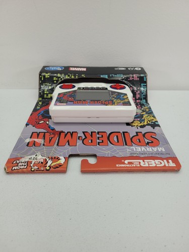 Hasbro Tiger Electronics Marvel Spider-Man Handheld Electronic Game - F2839 New - Picture 3 of 7