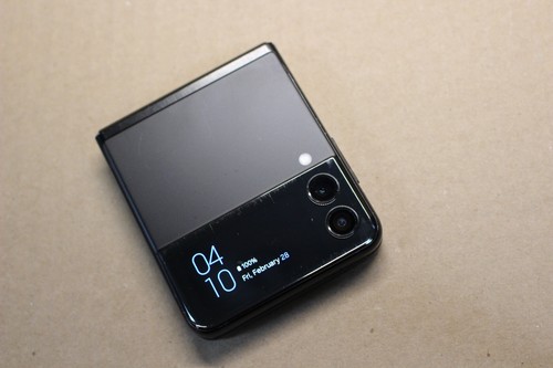 Samsung Galaxy Z Flip3 5G SM-F711U 128GB Black T-Mobile AS-IS FOR PARTS / REPAIR - Picture 4 of 11