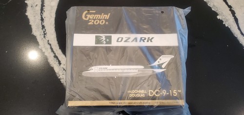 Gemini Jets Ozark Air Lines DC-9-15 1:200 G2OZA401 1960 colores N971Z - Imagen 12 de 12
