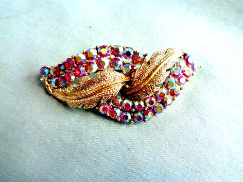 Vintage Red AB Rhinestone Brooch - Flashes red & Purple - Picture 2 of 3