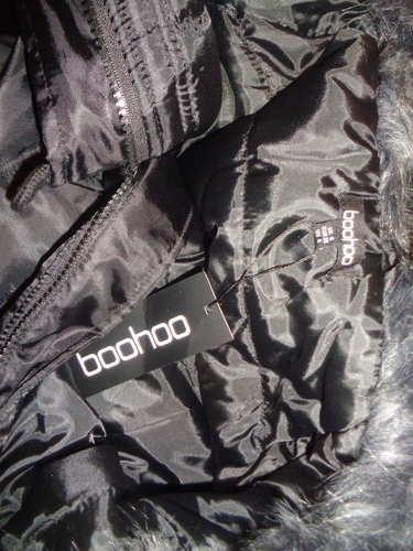 BOOHOO SCHWARZER OVERSIZED KUNSTFELL FLIEGEN KAPUZE LUXUS PARKA MANTEL NEU MIT ETIKETT GRÖSSE 8 - Bild 9 von 9