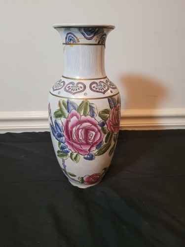 Vintage Chinese Porcelain Vase (Repaired) - Picture 3 of 9