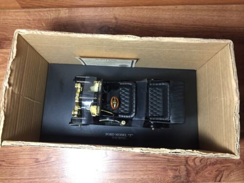 Universal Hobbies 1:18 Die Cast Ford Model T Convertible Vintage Car - Picture 2 of 12
