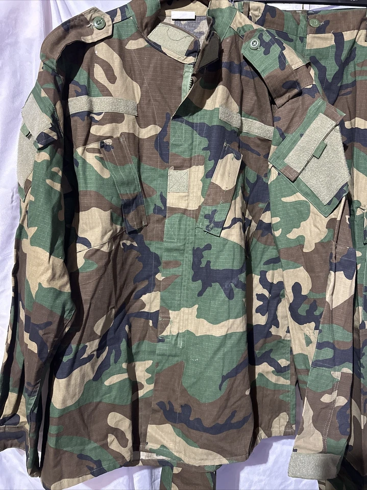 NUEVO Conjunto de Chaqueta y Pantalones Tácticos Camuflados BDU Woodland XL Regular para Hombre Foto 2 de 4