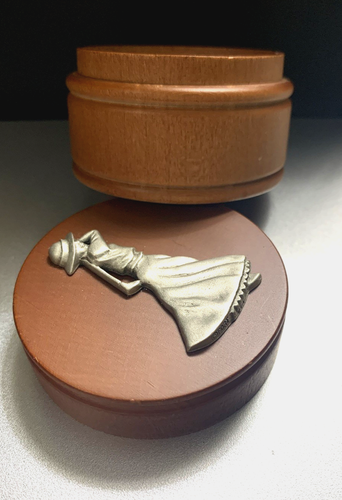 Scatola portagioie in legno FORT MADE IN USA peltro dama golfista con coperchio rotonda piccola - Foto 8 di 10