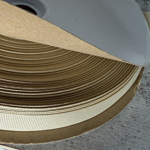 Grosgrain Ribbon Solid 3016 825 NATURAL Width: 5/8 Inch | Length: 100 Yards - Picture 3 of 12