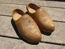 6th armor division 76th medical BN autographed wooden shoes Holland Dutch medicI