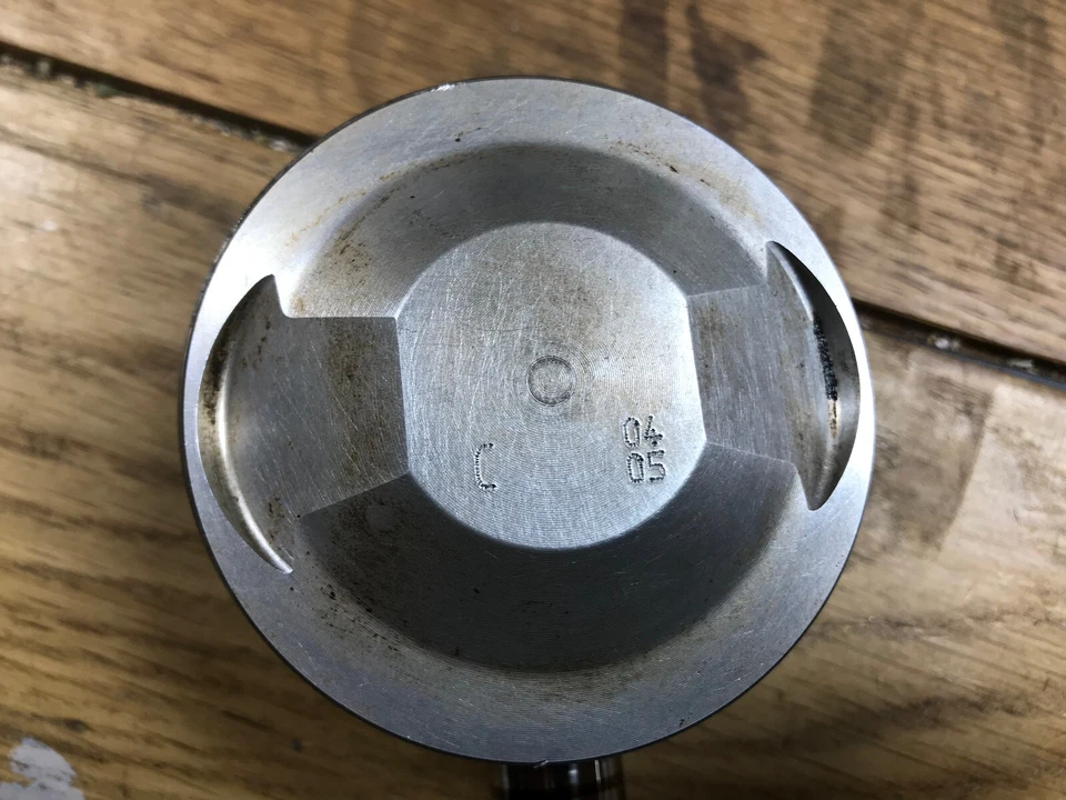 Motor Ducati 620 multistrada cilindro vertical trasero + pistón Foto 3 de 4