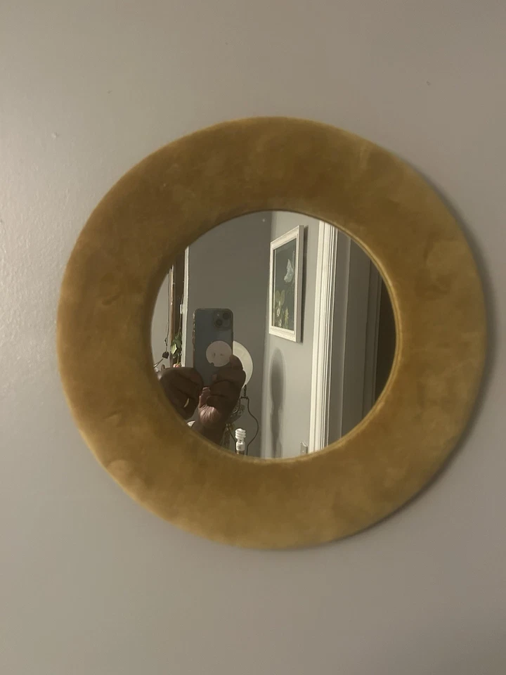 Espejo redondo de terciopelo amarillo oscuro Bloomingville Foto 2 de 3
