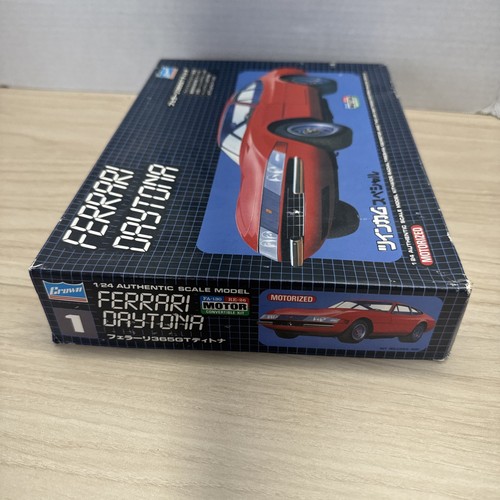 CROWN Ferrari Daytona Coupe model 365GT. 1/24 Scale. Can Be Motorized - Picture 10 of 12