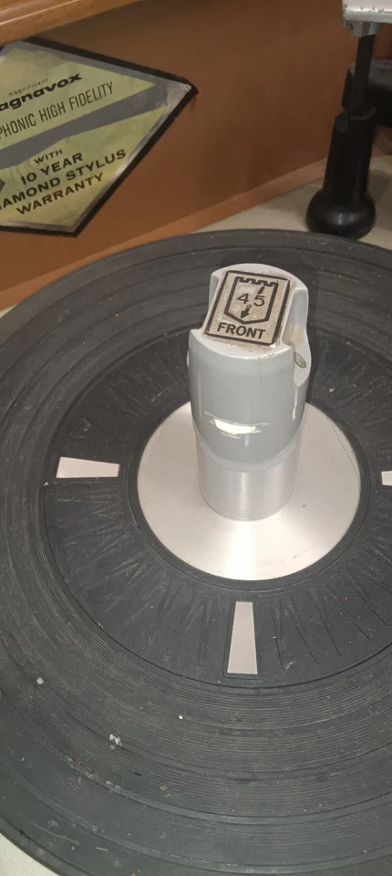 Magnavox Astro-Sonic Stereo AM-FM Tuner with Built-In Amplifier - Image 4 of 4