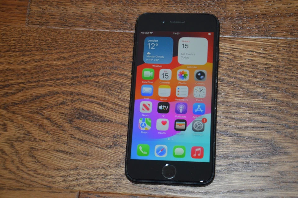 Apple iPhone SE (2020) · 128GB