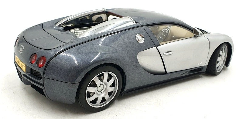 Autoart escala 1/18 diecast DC21125N - Bugatti EB 16.4 Veyron - plateado/gris Foto 2 de 4