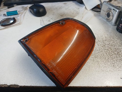 1988-1993 Ford Festiva Front Corner Side Marker Signal Light right passenger