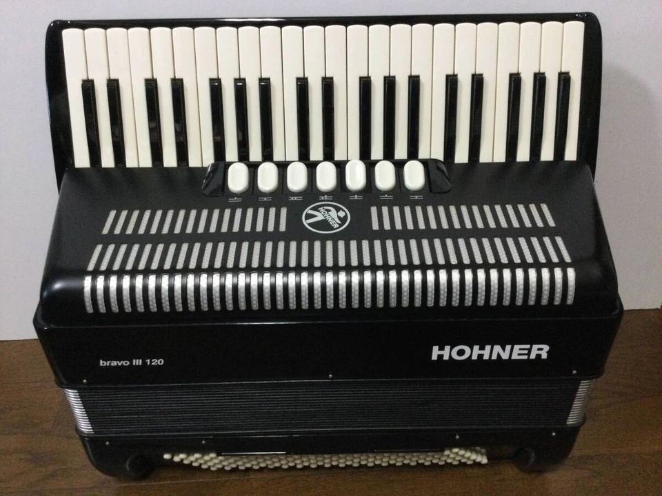 HOHNER..BRAVO120 accordion - Image 2 of 4