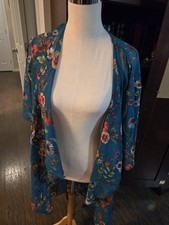 Lularoe Shirley Kimono Small Green Floral