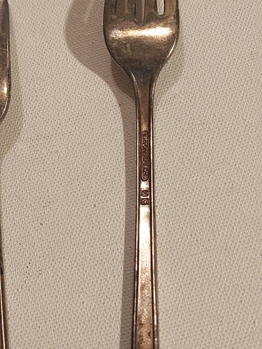 1847 Rogers & Bros. "FIRST LOVE" 4 Dessertgabeln 7,75" - Bild 13 von 15
