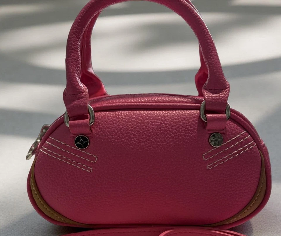 Bolso Bowler Paris Hilton Varsity Rosa Fútbol # 11 Nuevo con Etiquetas Foto 2 de 4