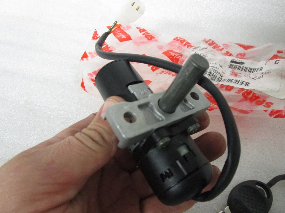 Замок рулевого управления главный выключатель зажигания 01–04 Aprilia Scarabeo 50 Ditech AP8224523 - Изображение 4 из 4